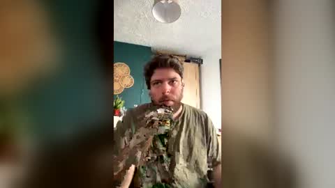 Snapshot of reevescrfg chatting on 06-27-26, 01:50 Boredhorny online show from 06-27-26, 01:50