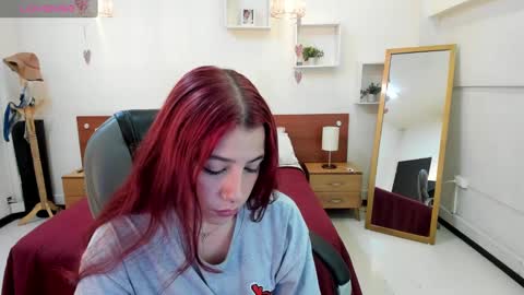 Snapshot of regina_blum chatting on 02-17-25, 03:36 Regina online show from 02-17-25, 03:36