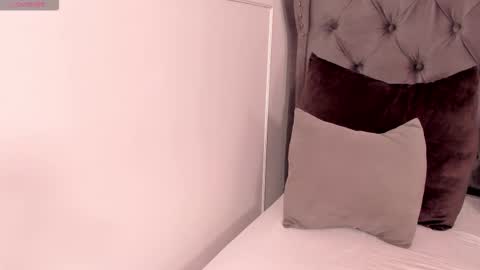 Snapshot of regina_noctixx chatting on 10-18-25, 09:59 Regina online show from 10-18-25, 09:59