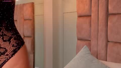 Snapshot of regina_noctixx chatting on 06-22-26, 04:31 Regina online show from 06-22-26, 04:31
