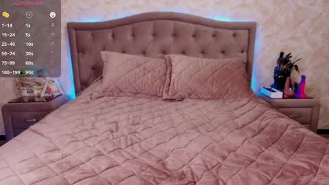 Snapshot of regina_zbarskaya chatting on 01-12-25, 07:31 Regina online show from 01-12-25, 07:31