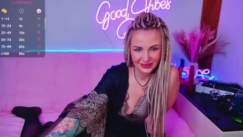 Snapshot of regina_zbarskaya chatting on 03-11-25, 07:47 Regina online show from 03-11-25, 07:47