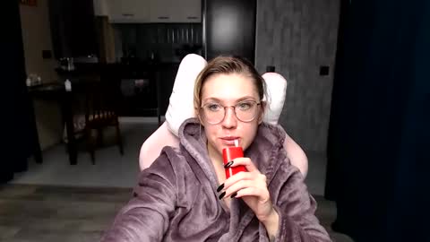 Regina online show from 09-29-25, 01:38