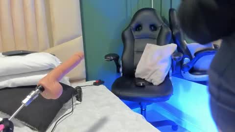 reginavegaa online show from 02-14-25, 05:57