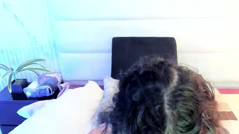 reginavegaa online show from 12-03-25, 11:41