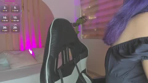 Snapshot of rei_cos chatting on 11-12-25, 12:38 R E I online show from 11-12-25, 12:38