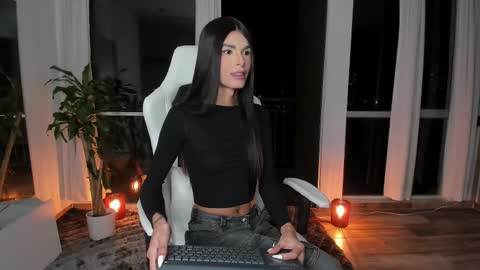 Snapshot of reichel_gray chatting on 03-08-25, 02:23 REICHEL online show from 03-08-25, 02:23