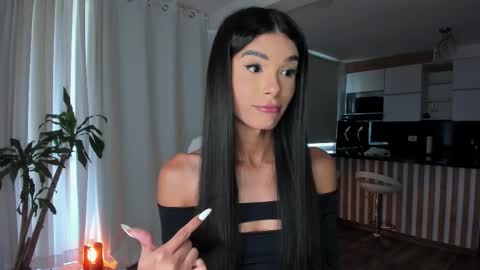 Snapshot of reichel_gray chatting on 10-15-25, 05:46 REICHEL online show from 10-15-25, 05:46