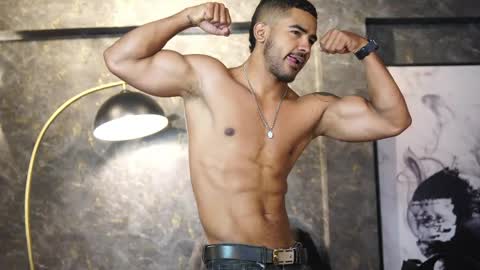 Snapshot of reik_von chatting on 06-03-26, 12:41 Reik online show from 06-03-26, 12:41