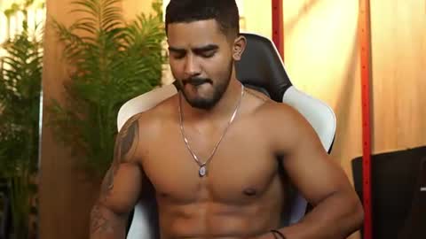Snapshot of reik_von chatting on 06-17-26, 01:30 Reik online show from 06-17-26, 01:30