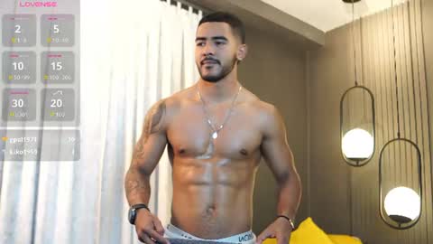 Snapshot of reik_von chatting on 06-17-26, 01:34 Reik online show from 06-17-26, 01:34