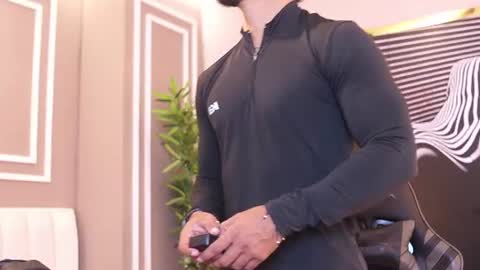Snapshot of reik_von chatting on 07-18-26, 12:20 Reik online show from 07-18-26, 12:20