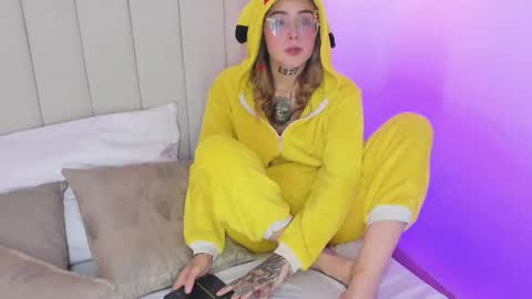 Reika  online show from 09-20-25, 01:45