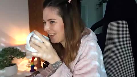 Snapshot of reileyfoxx chatting on 04-22-26, 06:38 Reiley online show from 04-22-26, 06:38