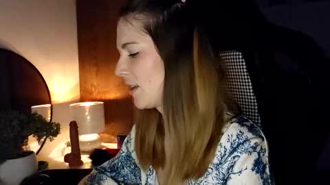 Snapshot of reileyfoxx chatting on 05-01-26, 06:12 Reiley online show from 05-01-26, 06:12