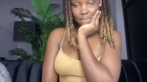 Snapshot of reina77xo chatting on 06-12-26, 05:01 reina77xo online show from 06-12-26, 05:01