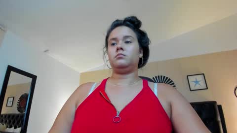 Snapshot of reina_loren chatting on 09-26-25, 02:04 reina_loren online show from 09-26-25, 02:04