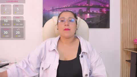 Reina Mia online show from 04-17-26, 11:08