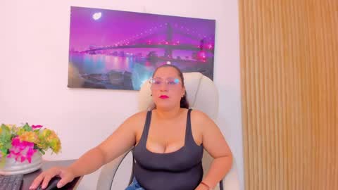 Snapshot of reina_mia1 chatting on 04-28-26, 11:54 Reina Mia online show from 04-28-26, 11:54