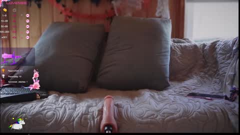 Reinacatchile online show from 10-18-25, 07:03