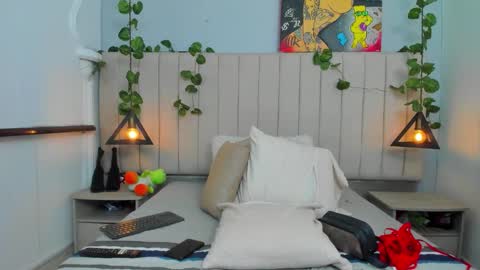 Snapshot of reishell_ross chatting on 02-14-26, 04:15 Reishell ross online show from 02-14-26, 04:15