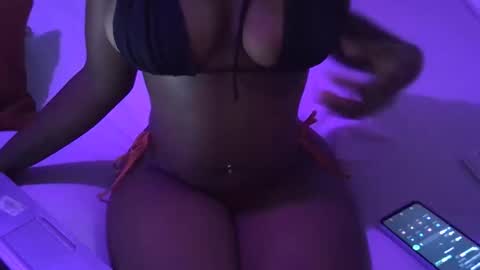 Snapshot of renal_queen chatting on 10-22-25, 11:21 renal_queen online show from 10-22-25, 11:21