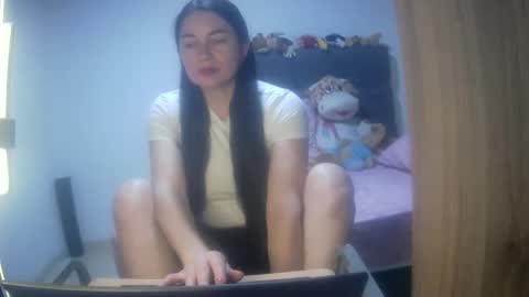 Snapshot of renata_hot1 chatting on 10-26-25, 01:11 renata_hot1 online show from 10-26-25, 01:11