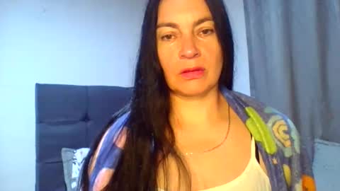 Snapshot of renata_hot1 chatting on 06-11-26, 02:53 renata_hot1 online show from 06-11-26, 02:53