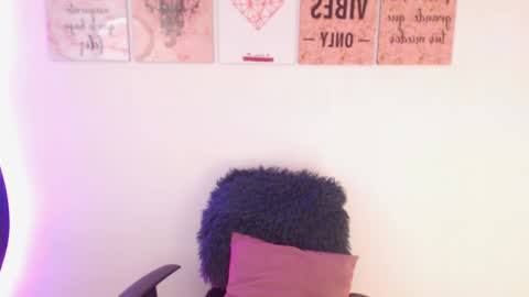 Snapshot of renata_ruiz chatting on 12-27-24, 05:31 online show from 12-27-24, 05:31