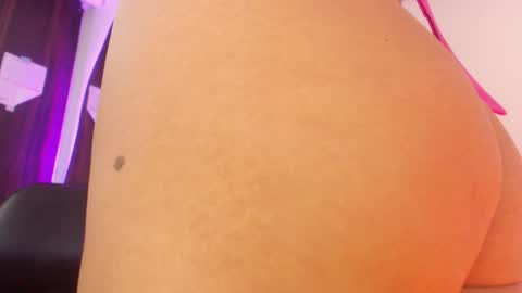 Snapshot of renata_ruiz chatting on 01-07-25, 06:59 online show from 01-07-25, 06:59