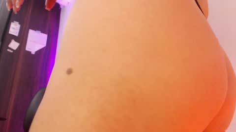 Snapshot of renata_ruiz chatting on 01-17-25, 08:13 online show from 01-17-25, 08:13