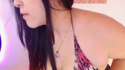 Snapshot of renata_ruiz chatting on 01-19-25, 04:12 online show from 01-19-25, 04:12