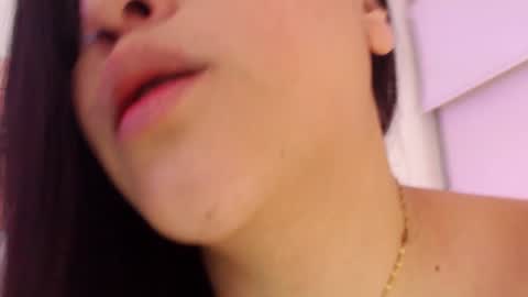 Snapshot of renata_ruiz chatting on 01-19-25, 07:15 online show from 01-19-25, 07:15