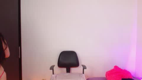 Snapshot of renata_ruiz chatting on 10-06-25, 02:31 online show from 10-06-25, 02:31