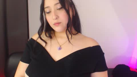 Snapshot of renata_ruiz chatting on 11-21-25, 03:16 online show from 11-21-25, 03:16