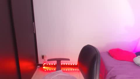    online show from 12-22-25, 03:03