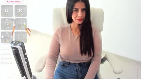 Snapshot of renata_t_ chatting on 03-05-25, 06:23 RENATA online show from 03-05-25, 06:23