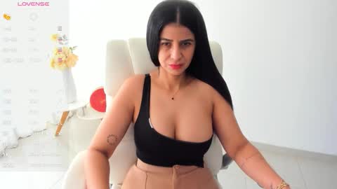 Snapshot of renata_t_ chatting on 10-06-25, 04:59 RENATA online show from 10-06-25, 04:59