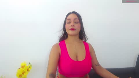 Snapshot of renatabrownn28 chatting on 06-19-26, 04:17 renatabrownn28 online show from 06-19-26, 04:17