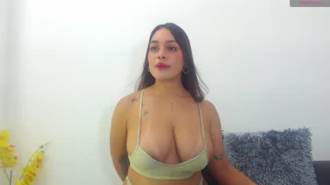 Snapshot of renatabrownn28 chatting on 07-07-26, 07:23 renatabrownn28 online show from 07-07-26, 07:23