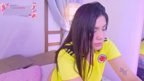 Snapshot of renataleclair chatting on 06-23-26, 04:38 renataleclair online show from 06-23-26, 04:38