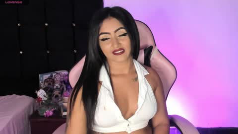 Snapshot of renatawilsom chatting on 05-20-26, 02:40 renatawilsom online show from 05-20-26, 02:40