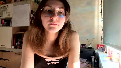 Mia online show from 03-23-26, 01:15