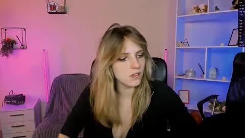 Snapshot of renesmee_sunset chatting on 11-11-25, 10:04 Sweet Renesmee online show from 11-11-25, 10:04