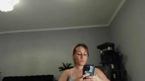 Snapshot of renigendur chatting on 06-23-26, 07:45 ReniGendur online show from 06-23-26, 07:45