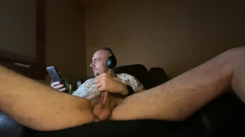 Snapshot of retroracer chatting on 01-16-25, 08:54 whoknows online show from 01-16-25, 08:54