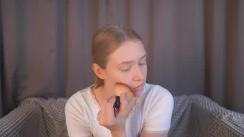 Snapshot of revamcallister chatting on 06-19-26, 04:39 revamcallister online show from 06-19-26, 04:39