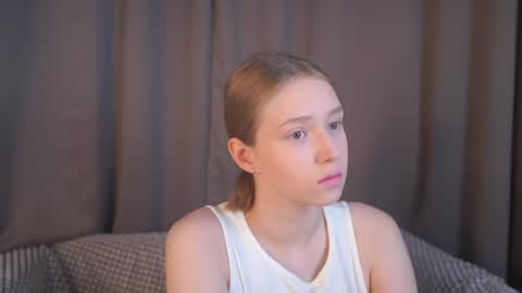 Snapshot of revamcallister chatting on 06-20-26, 04:37 revamcallister online show from 06-20-26, 04:37