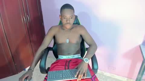 Snapshot of rey_bbc chatting on 05-18-26, 12:00 rey_bbc online show from 05-18-26, 12:00