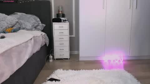 Snapshot of reyablake chatting on 05-24-26, 09:25 Maria online show from 05-24-26, 09:25